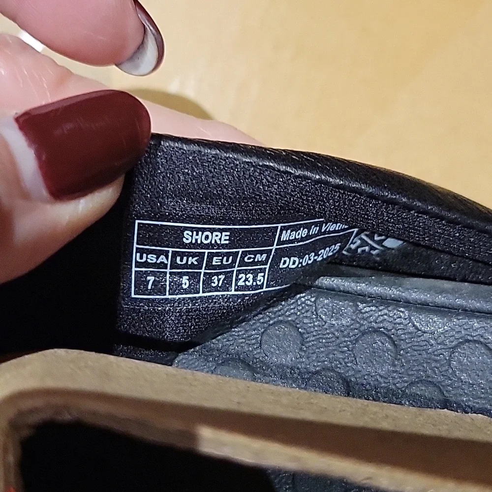 New In Box: VIONIC Shore Toe Post Sandal - Picture 9 of 13